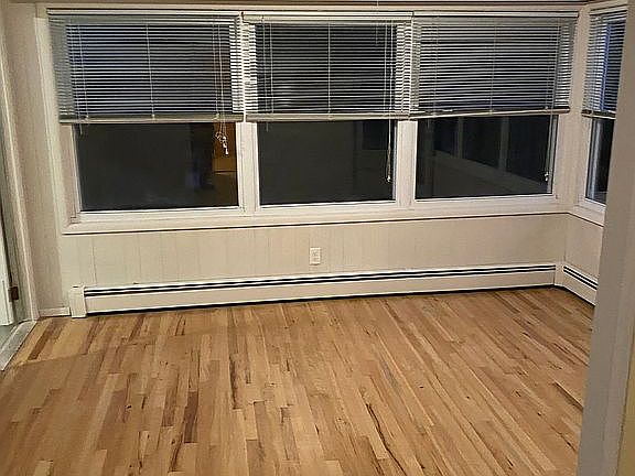 3rd image of 13 Stanford Ct W