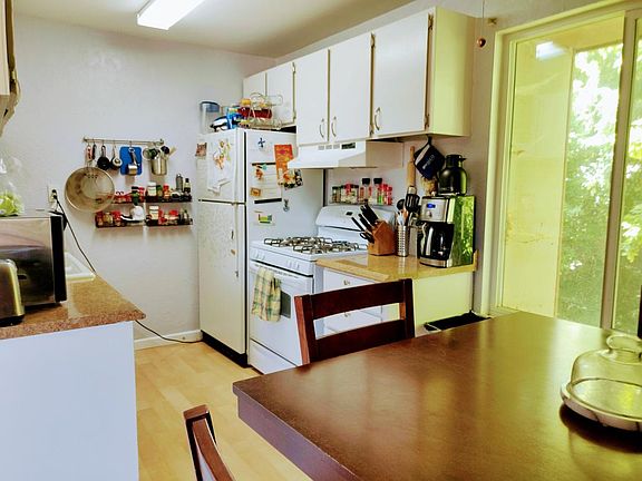 5th image of 5440 S Willow Ln APT E