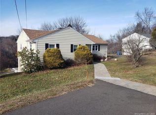 25 Alexander Dr, Cromwell, CT 06416