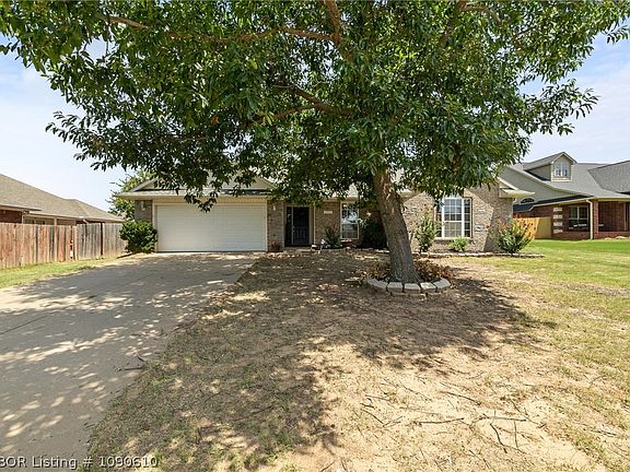 2nd image of 8505 Vickery Ln