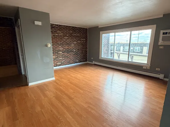 1554 Mark Ave #10, Elgin, IL 60123