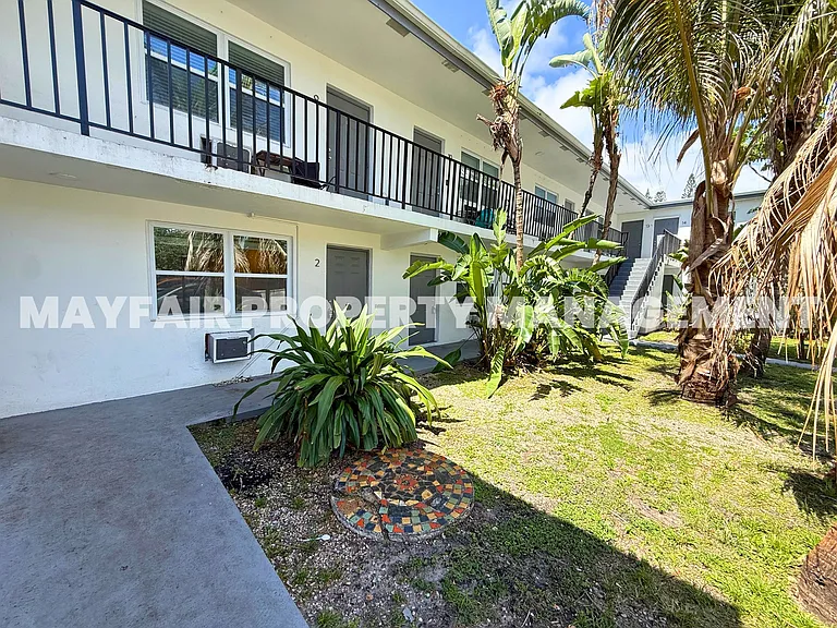 240 SW 8th St #2 — Photo 16