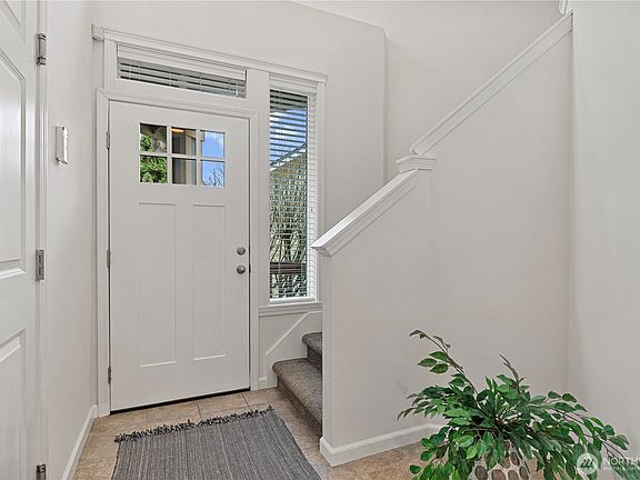 5th image of 319 Shadow Place SE