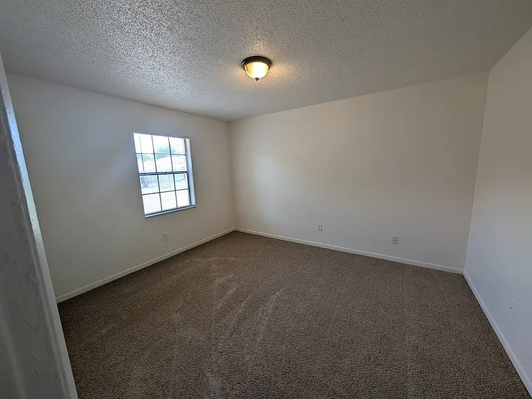 607 Kansas Ave — Photo 5