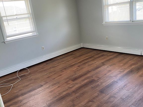 4th image of 347 N Hook Rd #3