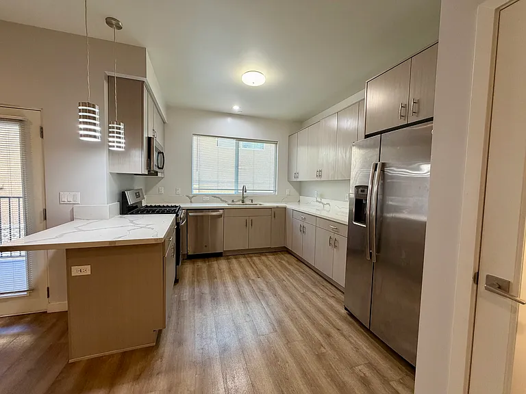 22425 Del Valle St #3 — Photo 3