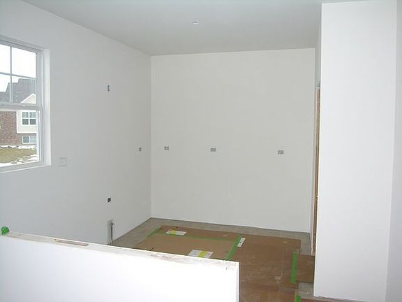 3rd image of 483 Plaza Pl