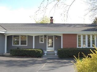 1421 W River Oaks Ln, Mequon, WI 53092