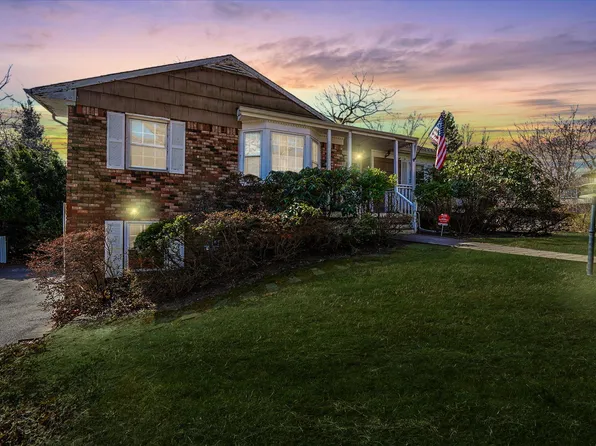 10 Beacon Hill Drive, Stony Brook, NY 11790