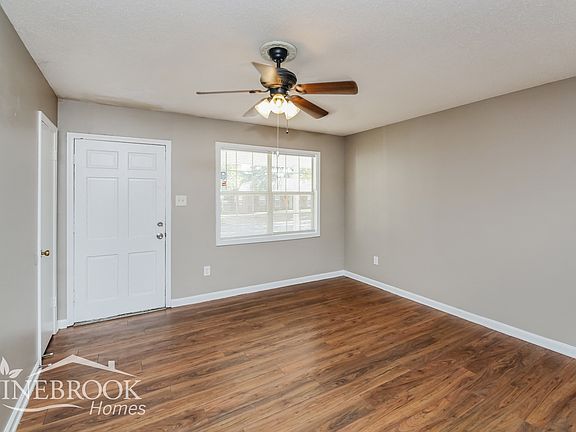 3rd image of 4881 Fernbrook Dr