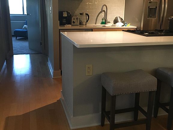 5th image of 600 E 8th St APT 10