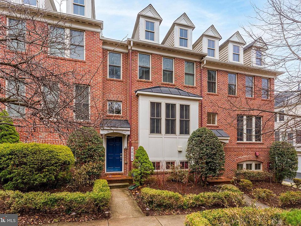 1st image of 2654 S Kenmore Ct