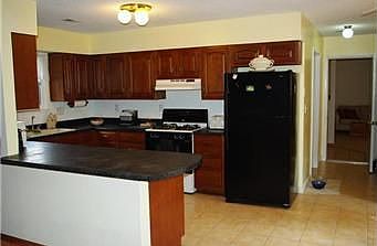 4th image of 45 Ives Hall Ln