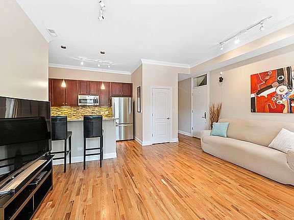 5th image of 3734 N Clifton Ave APT 1