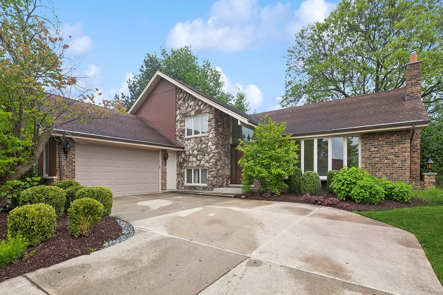 231 Rodgers Ct photo 1
