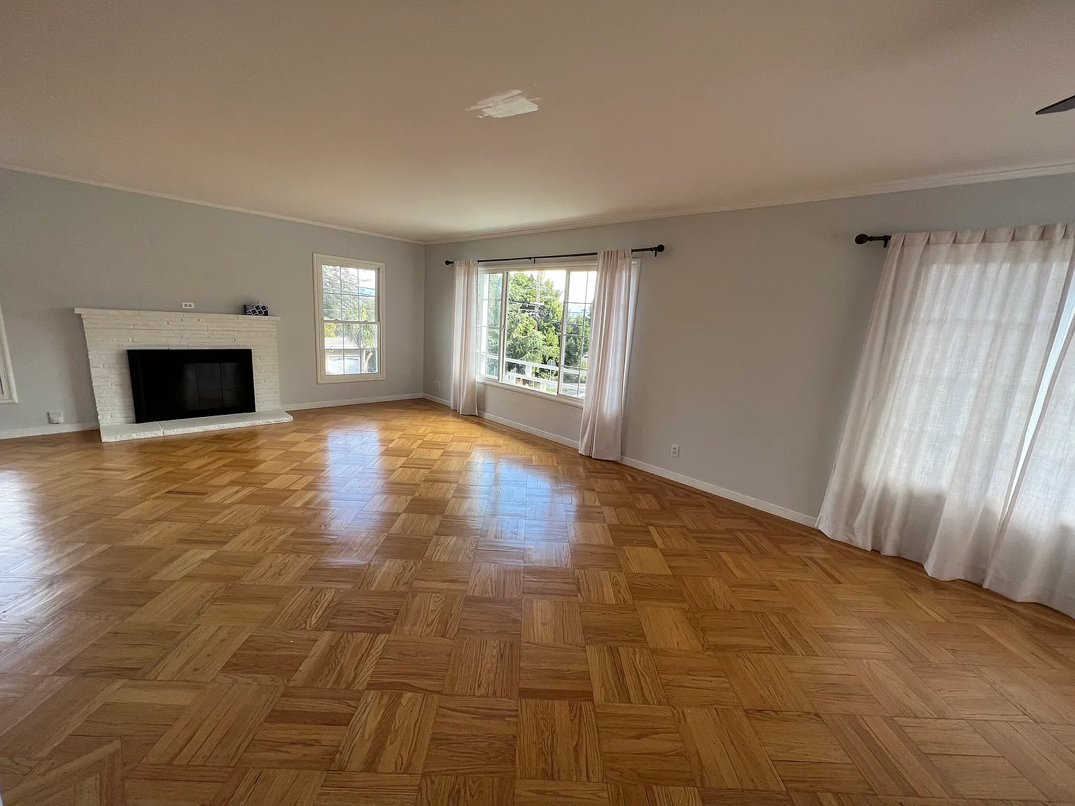 1600 Valley View Ave photo 1
