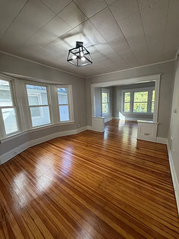 5 bed, 2.0 bath, 1070 sqft, $1,500 — Photo 4