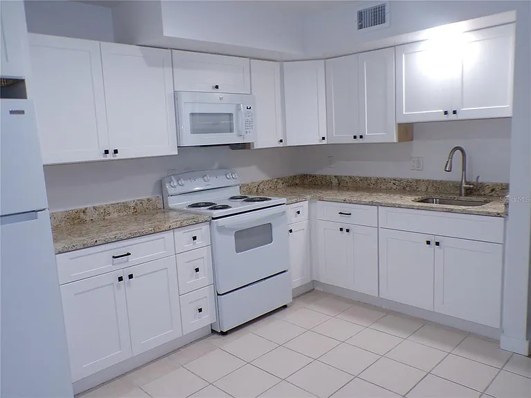 1258 Barbara Dr #106 — Photo 6