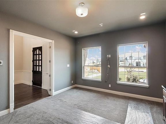 3rd image of 325 Bastrop Blvd