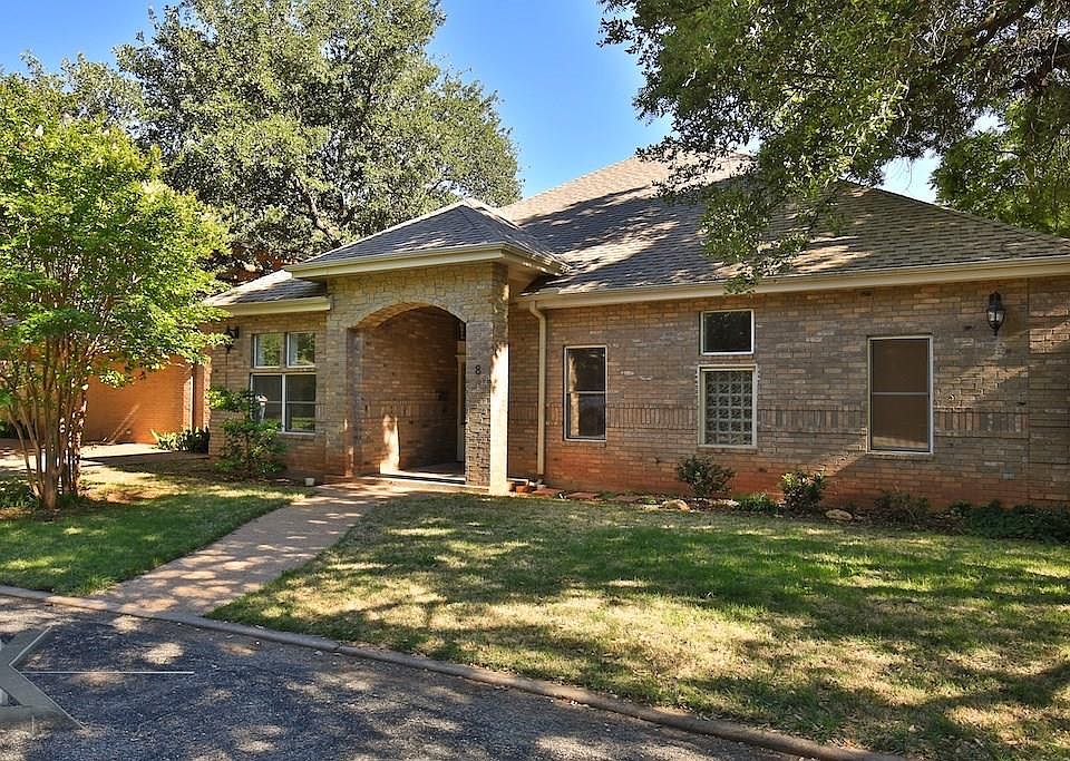 1st image of 8 Woodhaven Cir