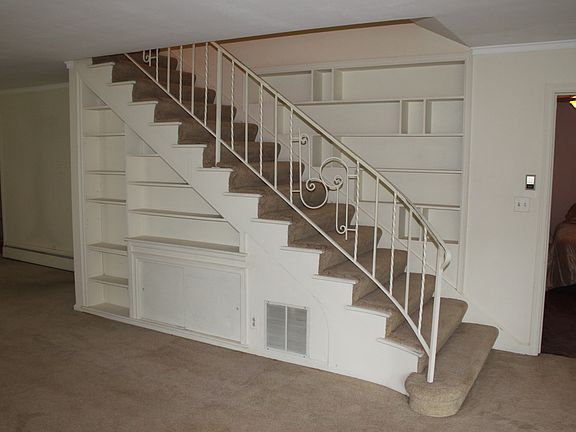 Staircase w-Built-ins