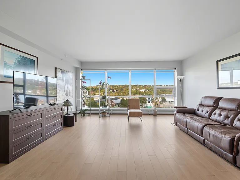 15 Kings Wharf Pl #501 — Photo 12