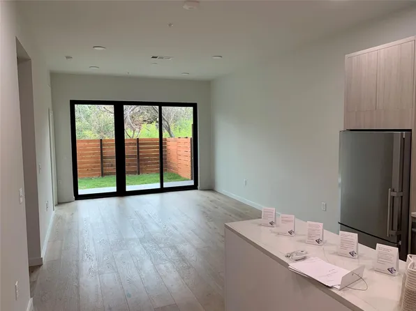2209 S 1st St #113, Austin, TX 78704