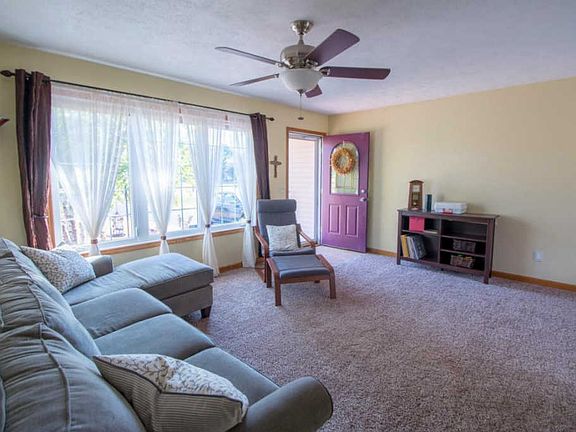 3rd image of 6935 Browmyer Dr NE