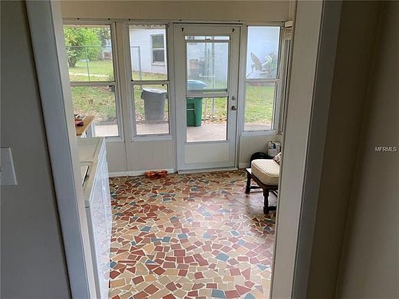 5th image of 810 Lily Ct
