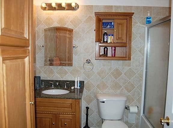 4th image of 389 Angell St APT 1
