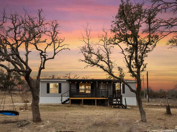 470 Outland, Harper, TX 78631