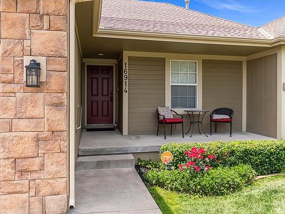 3rd image of 16914 Meadow Creek Ct