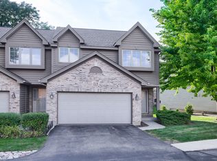 516 Silver Aspen Cir, Crystal Lake, IL 60014