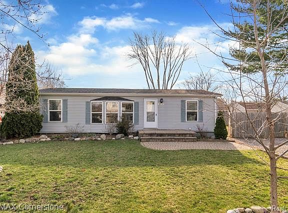 2nd image of 3014 Woodlawn St