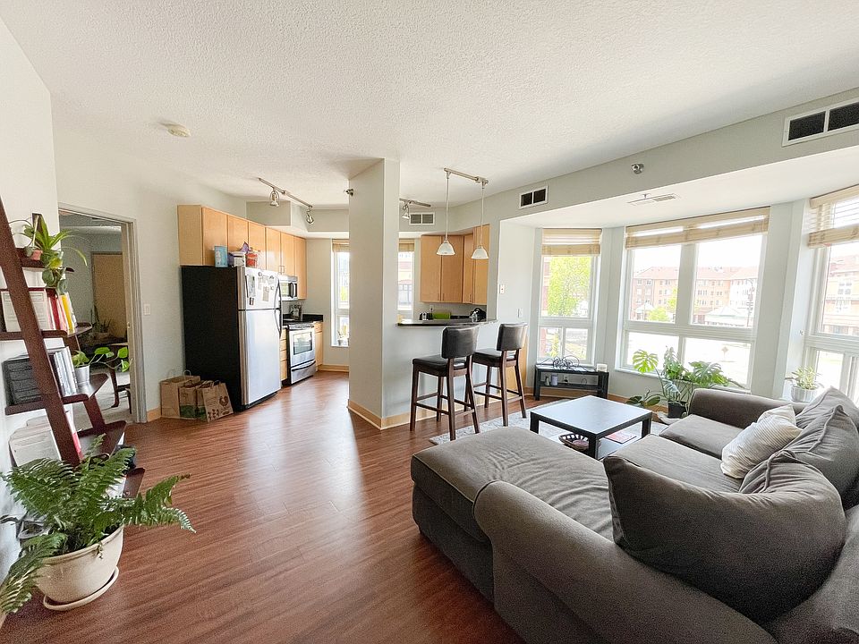 1st image of 2600 University Ave SE APT 217