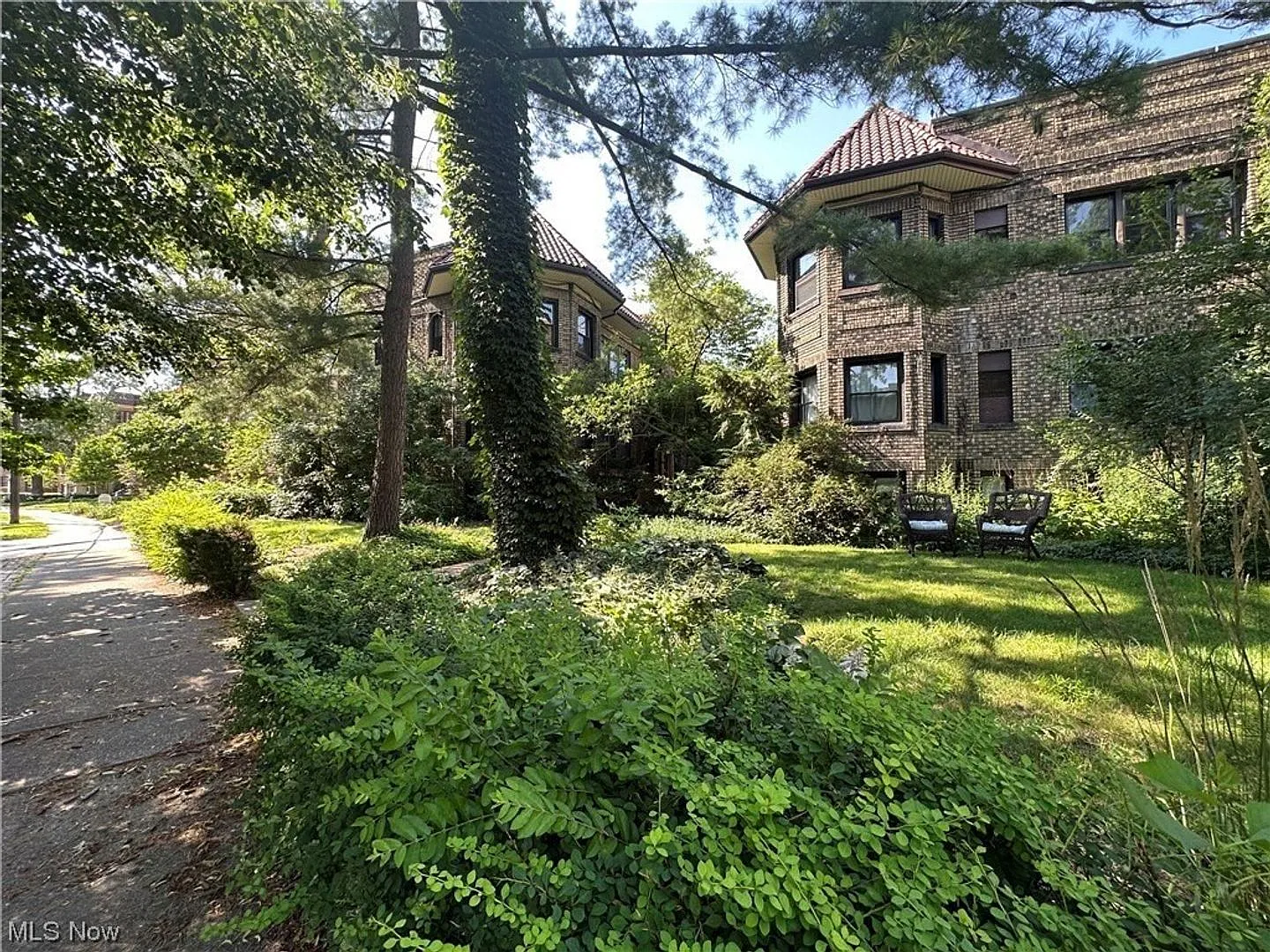 Charming 1-Bedroom Property in Prime Location — Photo 3
