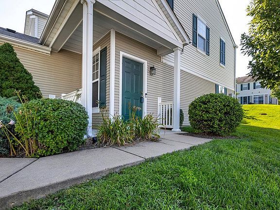 2nd image of 4904 Heritage Heights Cir