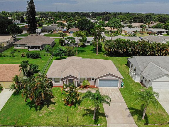 2nd image of 1113 SE Sabina Ln