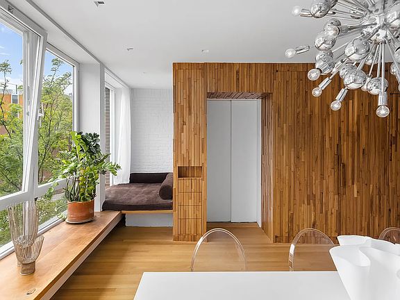 3rd image of 692 Greenwich St APT 3