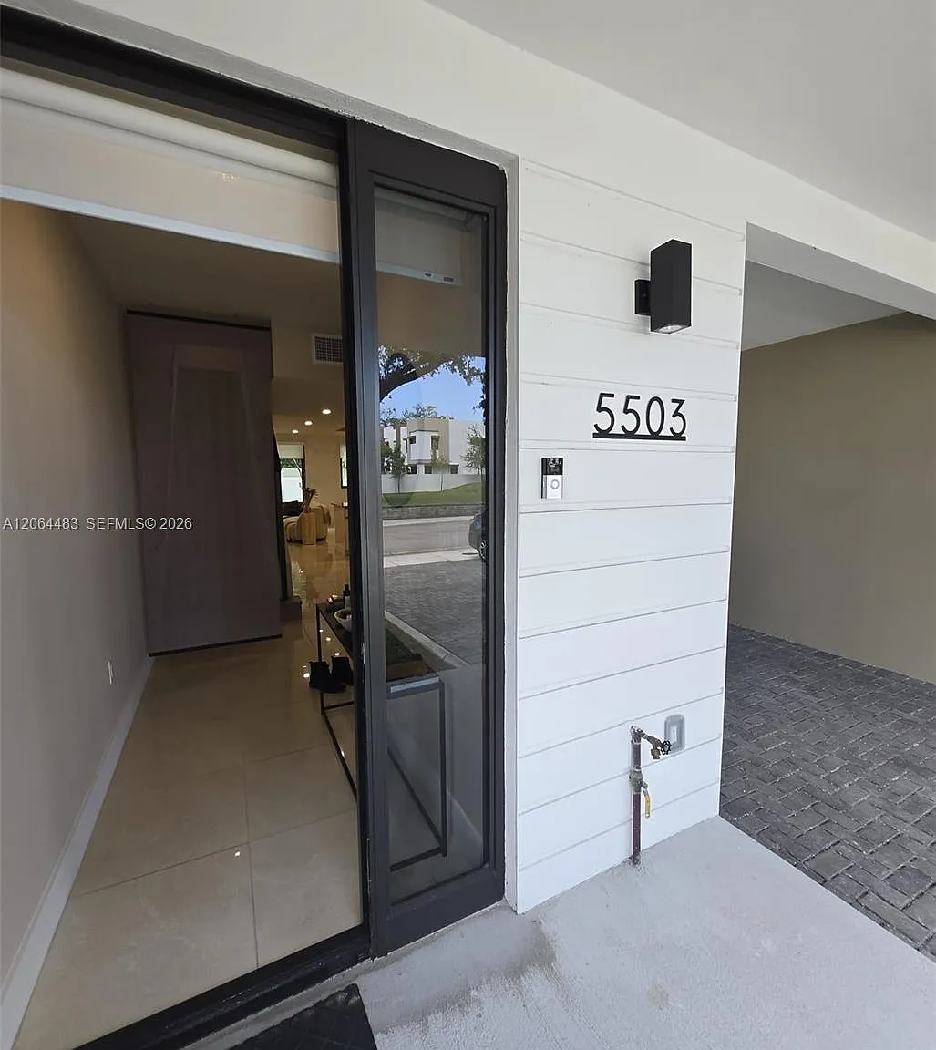 Oaks Place — Photo 3