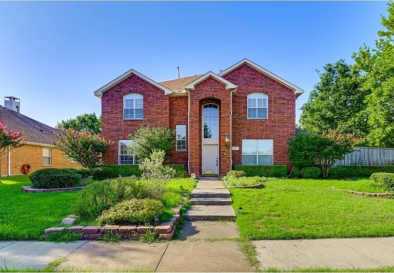Saddle Dr — Photo 1