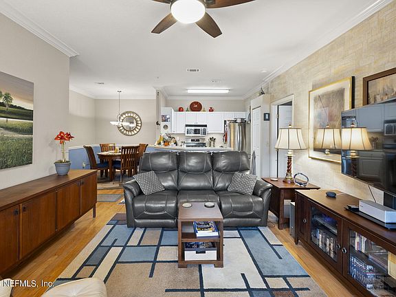 5th image of 13810 SUTTON PARK Drive #117