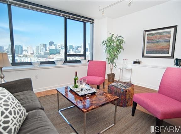 4th image of 260 King St Unit 1213