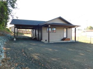 902 Ash St, Myrtle Point, OR 97458