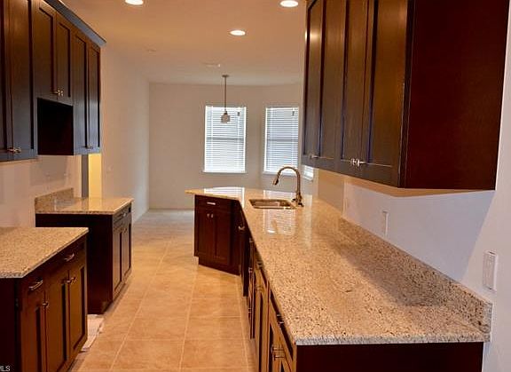 5th image of 5002 Benton St