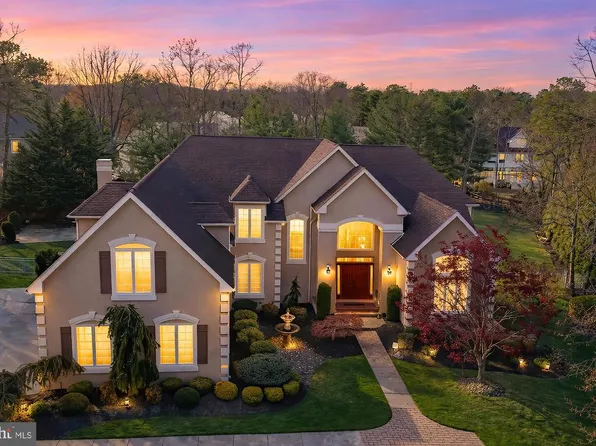 19 Simsbury Dr, Voorhees, NJ 08043