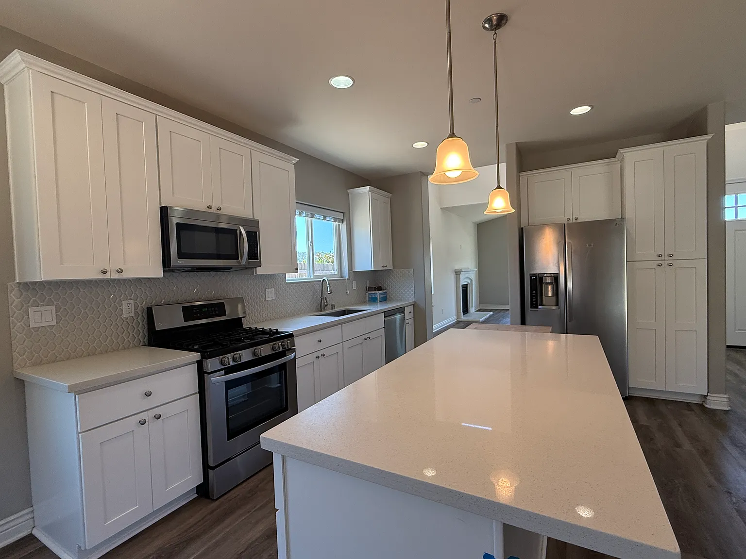 4 bed, 2344 sqft, $5,500 — Photo 4