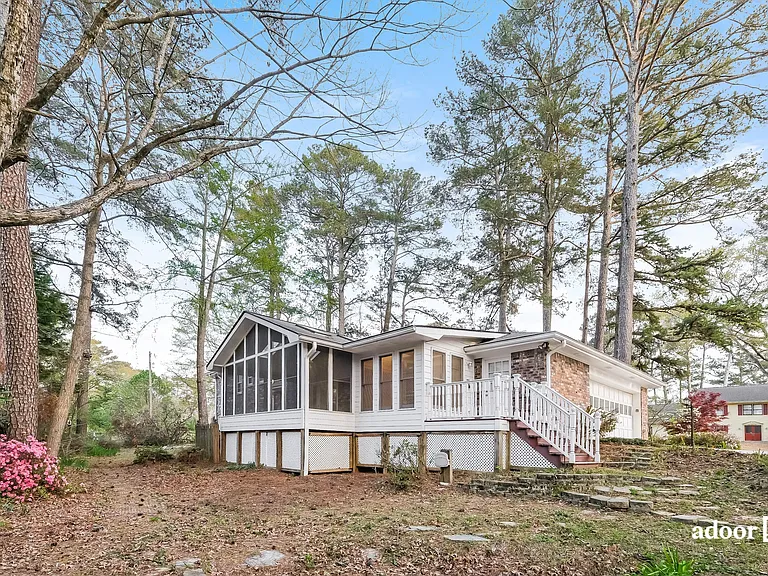 704 Clubhouse Dr SE — Photo 16