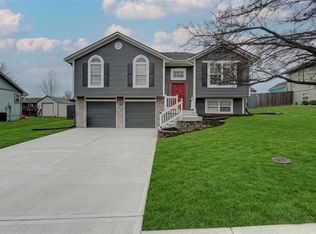 1608 Cody Dr, Raymore, MO 64083