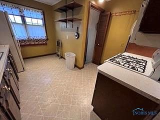 5th image of 4102 Lyman Ave